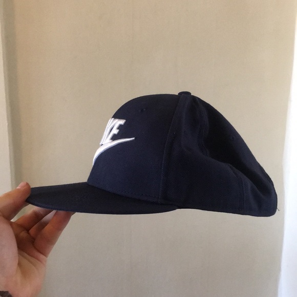 Nike flat brim SnapBack hat - Picture 2 of 2